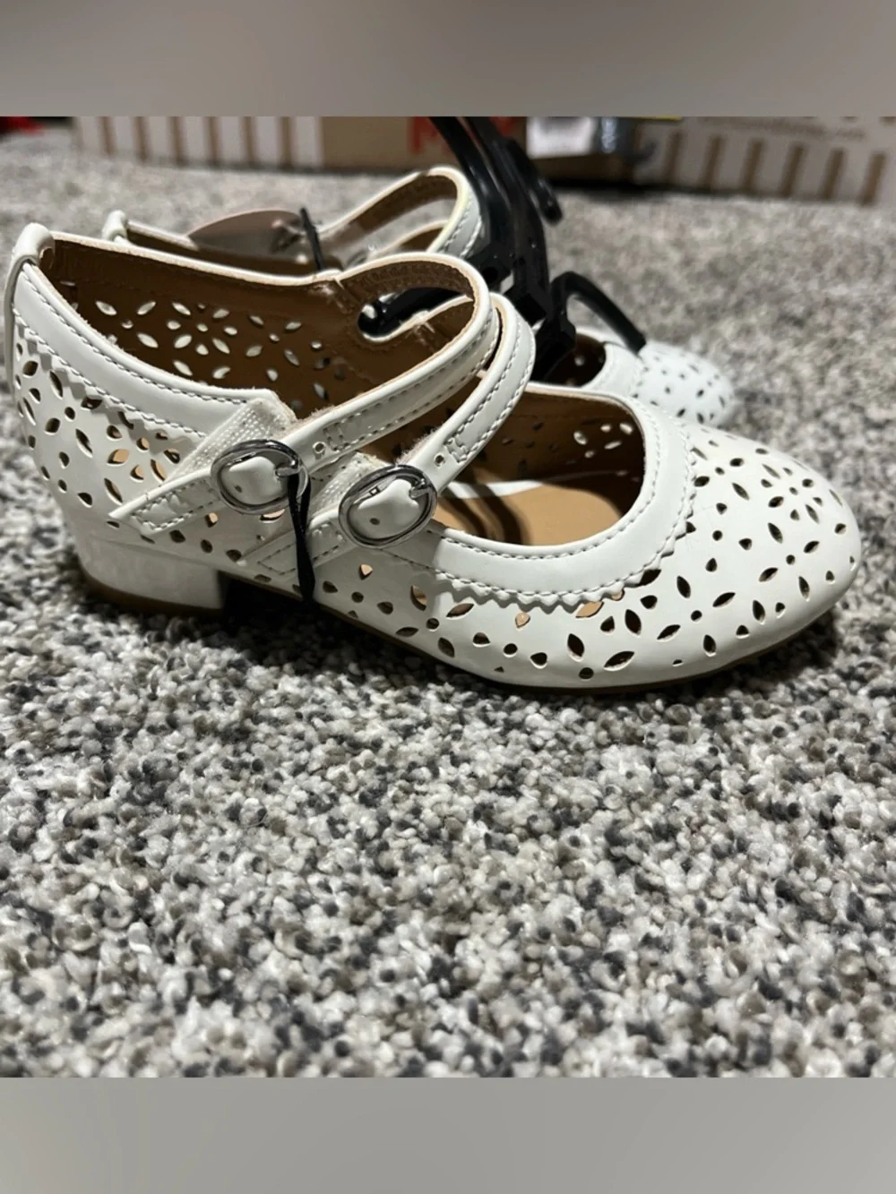 Girl's  White Faux Leather Mary Jane Heeled Pumps Buckle Strap  Size 8